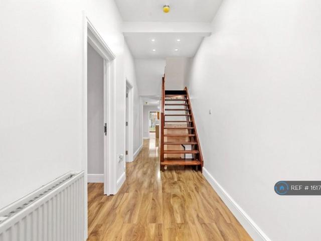 House for rent in Lower Halliford, Surrey