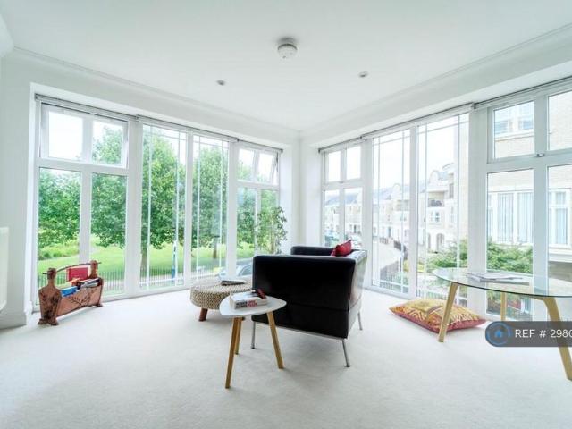 House for rent in Dettingen Park, Deepcut