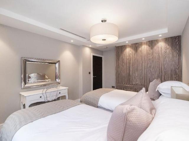 House for rent in Belsize Park, Greater London