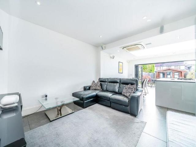 House for rent in London Borough of Hounslow, Spring Grove