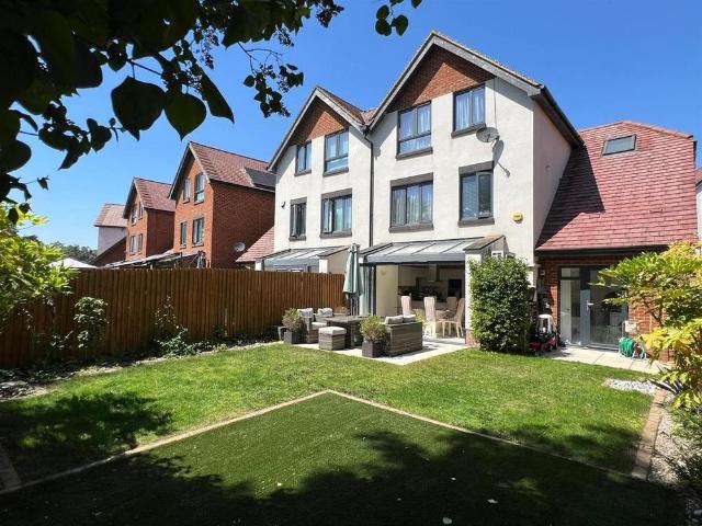 House for rent in Iver, Richings Park