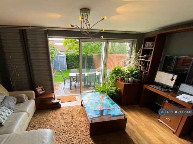 House for rent in Blackhills, Surrey