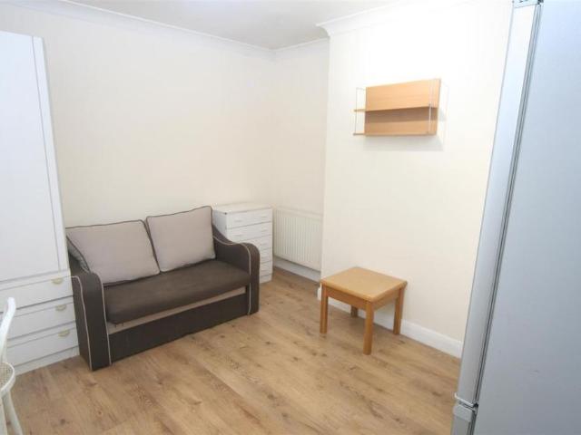 House for rent in London Borough of Ealing, Greenford