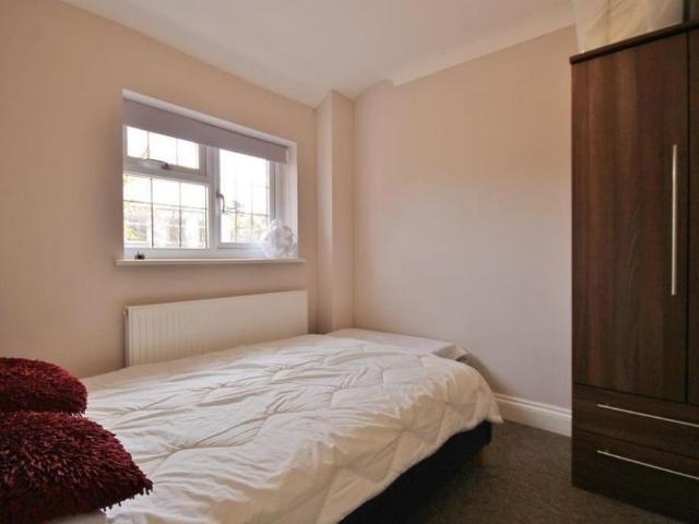 House for rent in Row Town, Surrey