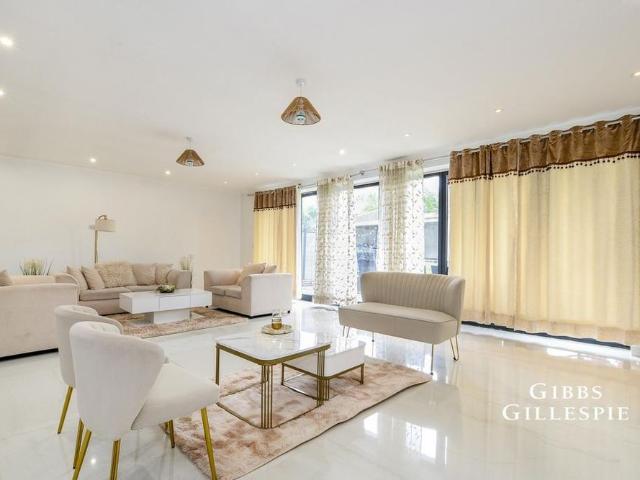 House for rent in Hatch End, Greater London