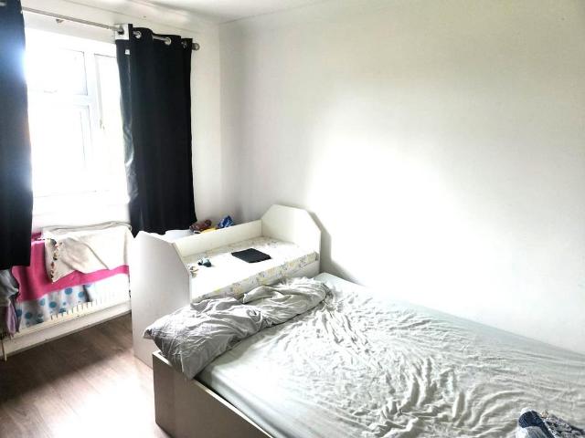House for rent in Gould's Green, Greater London