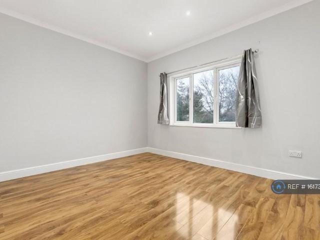 House for rent in Lower Halliford, Surrey