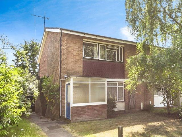House for rent in Egham Wick, Row Town