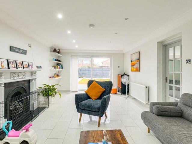 House for rent in Alton Barnes, Essex