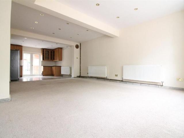 House for rent in London Borough of Hounslow, Heston
