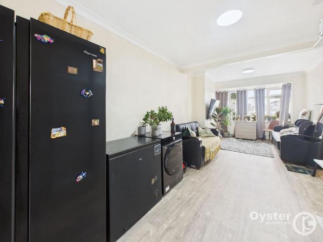 House for rent in Queensbury, Greater London
