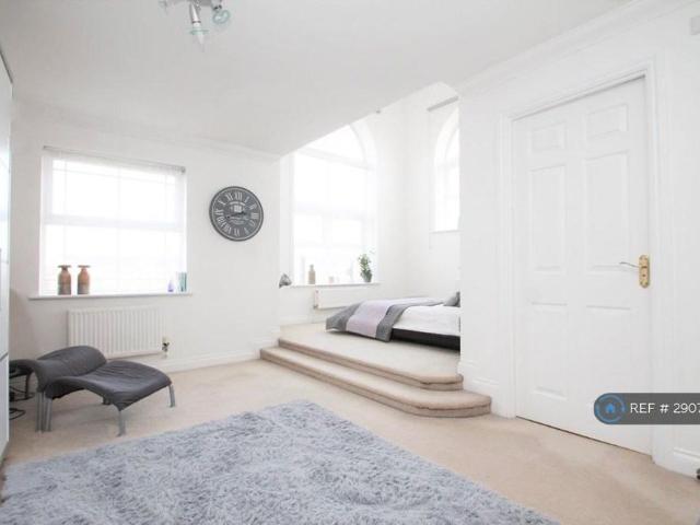 House for rent in Dettingen Park, Deepcut