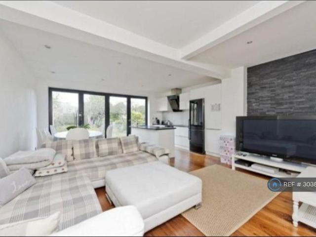 House for rent in Royal Borough of Kingston upon Thames, Greater London