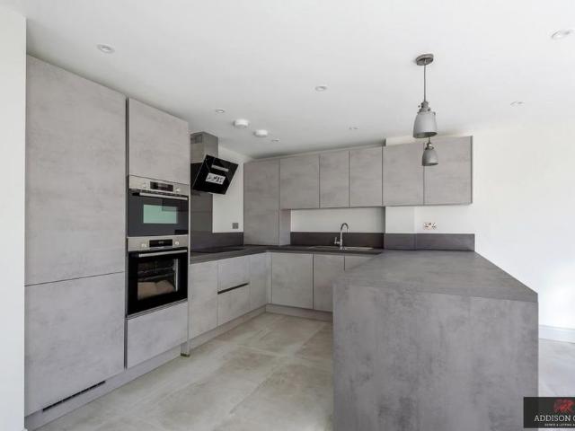 House for rent in New Town, Eton