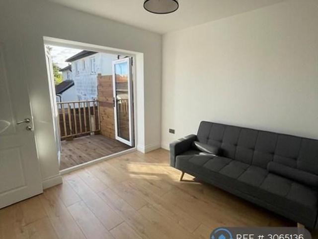 House for rent in London Borough of Ealing, Greater London