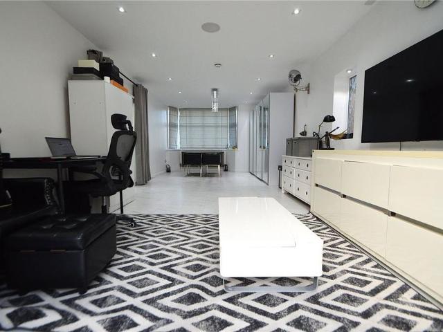 House for rent in London Borough of Croydon, Greater London