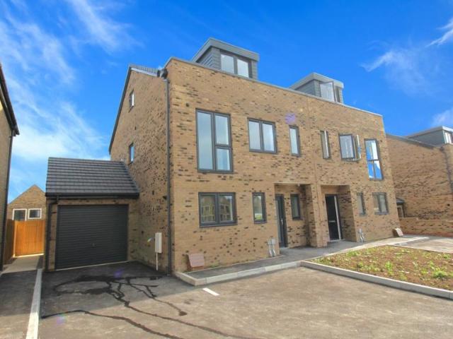 House for rent in Mill Hill, Ash