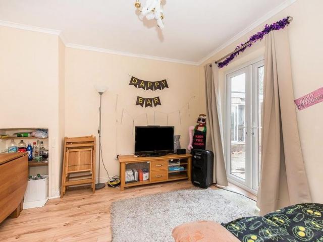 House for rent in Ripley Springs, Row Town
