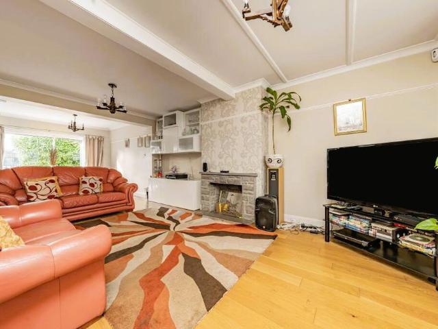House for rent in London Borough of Ealing, Greater London