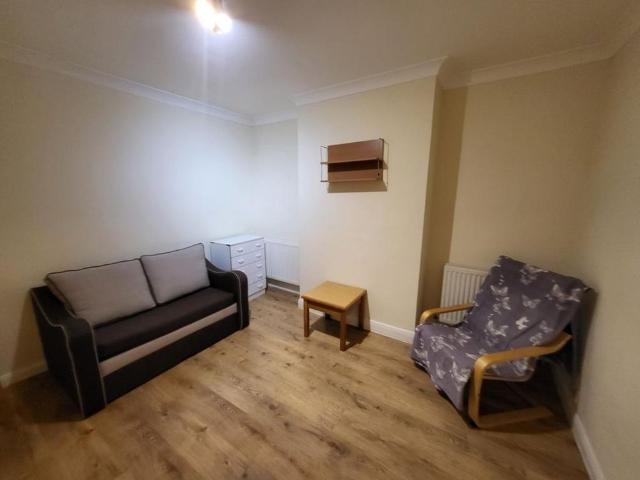 House for rent in London Borough of Ealing, Greater London