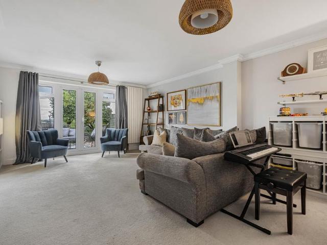 House for rent in Five Acres, Hertfordshire