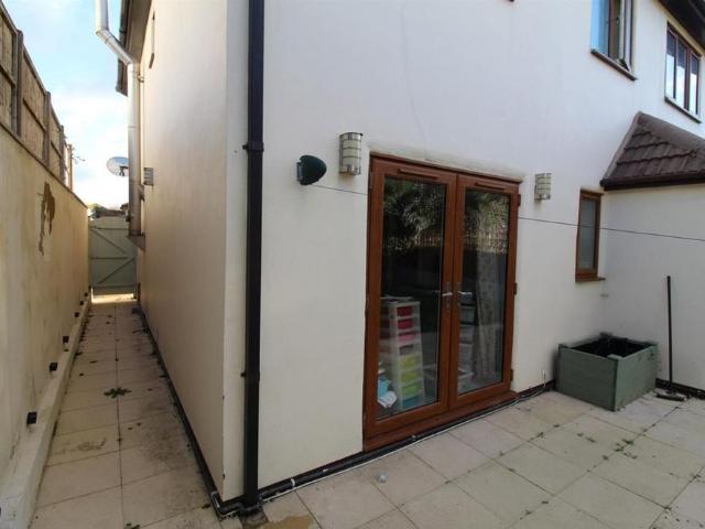 House for rent in Pouchen End, Hertfordshire