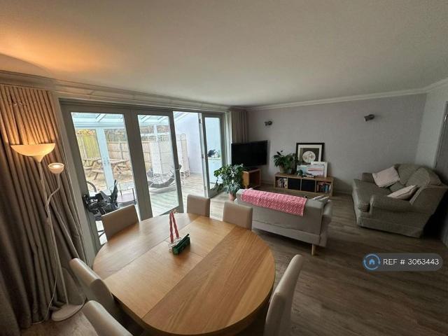 House for rent in Clapham Park, Greater London