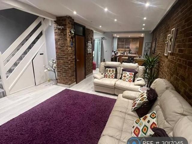 House for rent in South Stanmore, Greater London