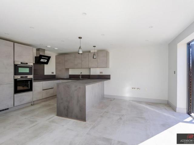 House for rent in New Town, Eton