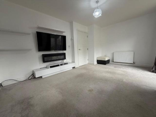 House for rent in Four Lane Ends, Bradford