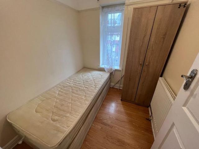 House for rent in London Borough of Ealing, Greater London