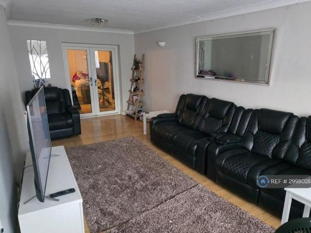 House for rent in Yeading, Greater London