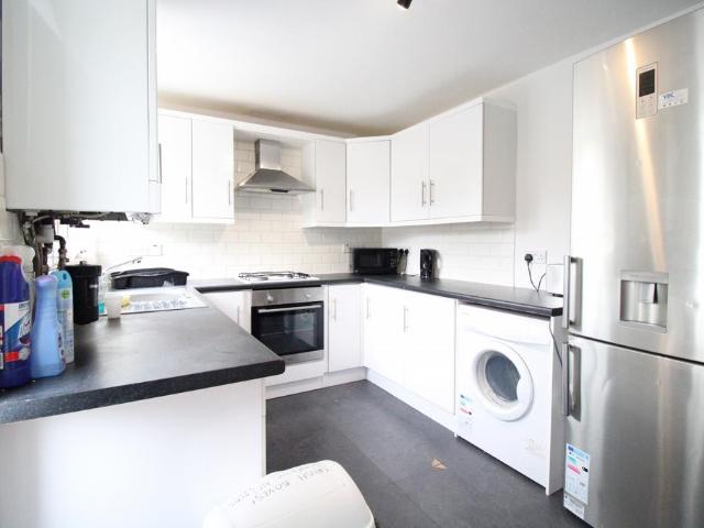 House for rent in Row Town, Surrey