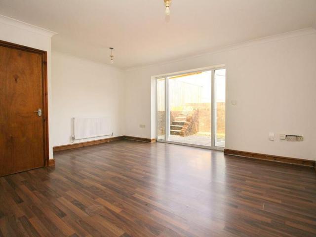 House for rent in Tonyrefail, Coedely