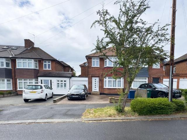 House for rent in Broadfields, Greater London