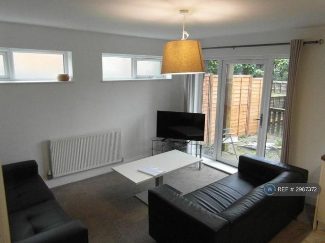 House for rent in Dodderhill, Crookhill