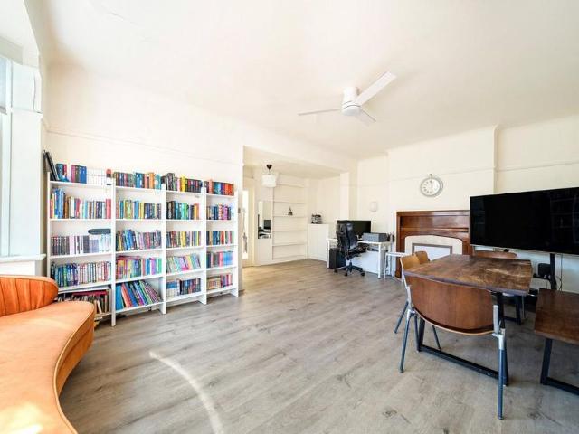 House for rent in Motspur Park, Greater London