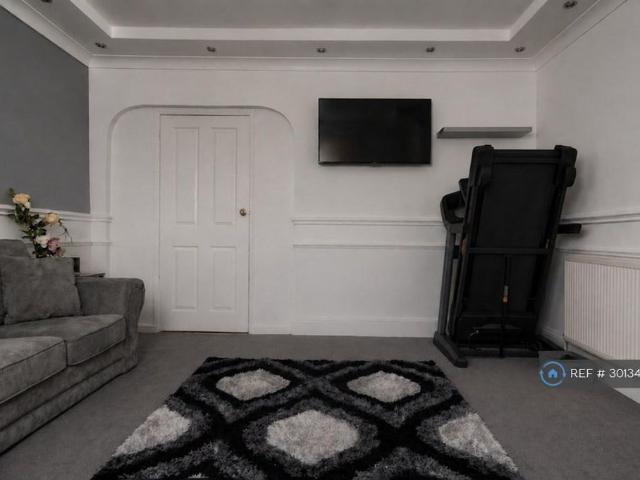 House for rent in Sudden, Burnedge