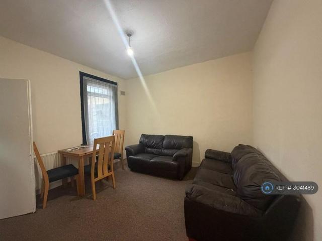 House for rent in London Borough of Ealing, Greater London