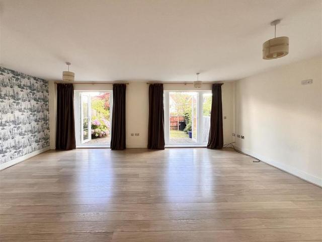 House for rent in Pachesham Park, Surrey