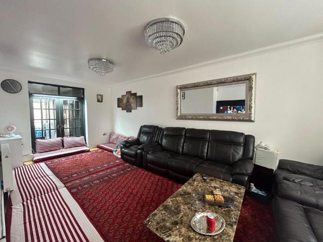 House for rent in Gould's Green, Greater London