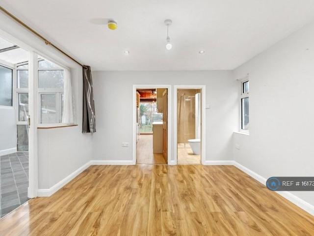 House for rent in Ashford, Spelthorne