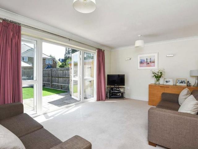 House for rent in Summerstown, Greater London