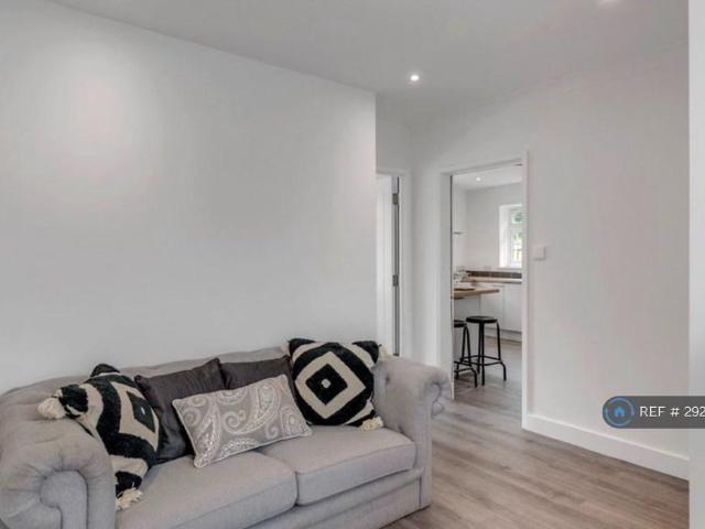 House for rent in Earlham Rise, East Bank