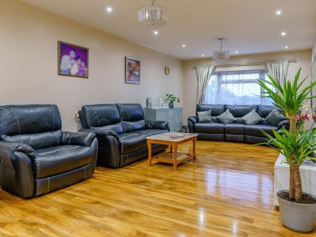 House for rent in The Cedars Estate, Batchworth
