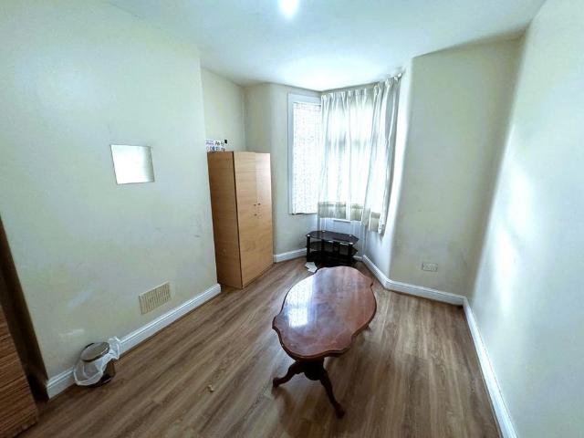 House for rent in Loxford, Seven Kings