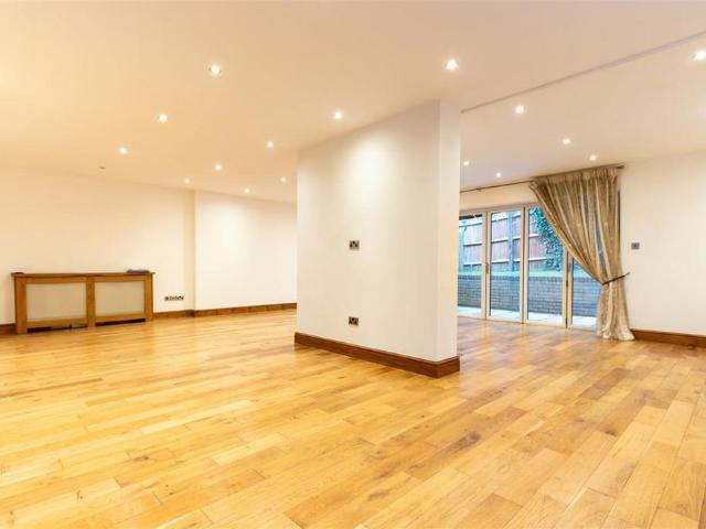 House for rent in Southfields, Greater London