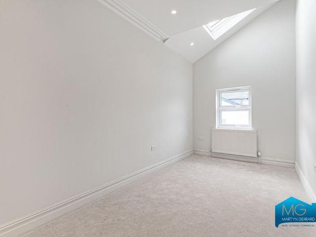 House for rent in New Southgate, Greater London