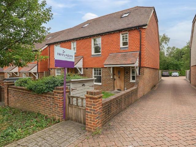 House for rent in Slaugham, Perryfields