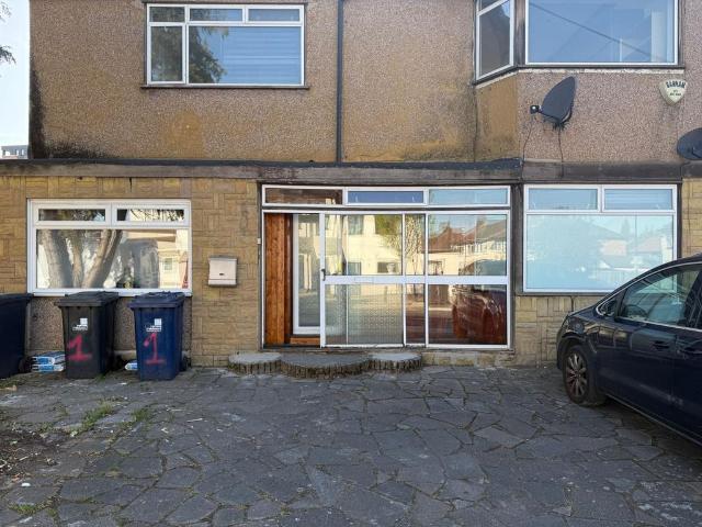House for rent in London Borough of Ealing, Hanwell